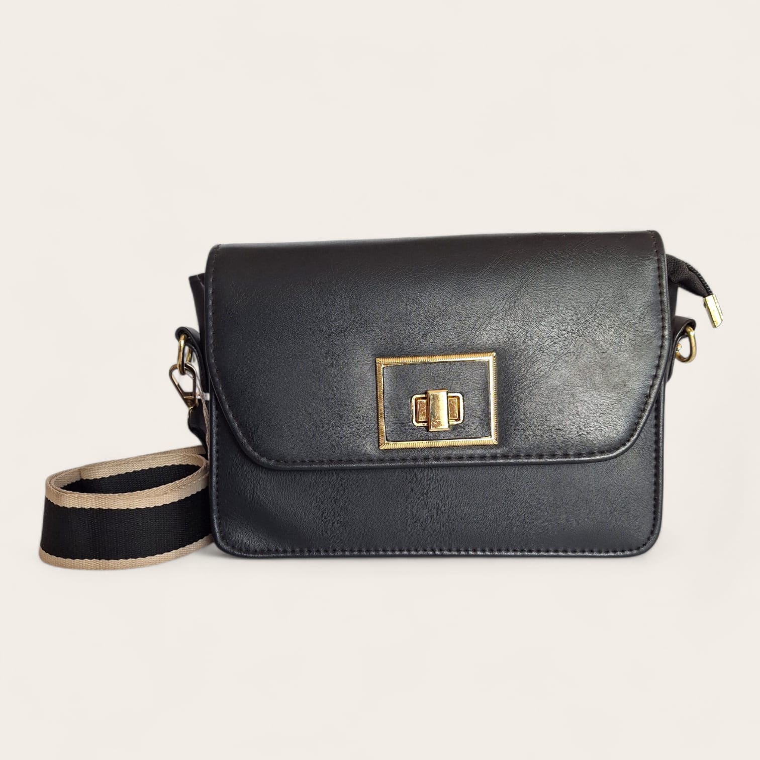 Bolsa Feminina Simple – Preta