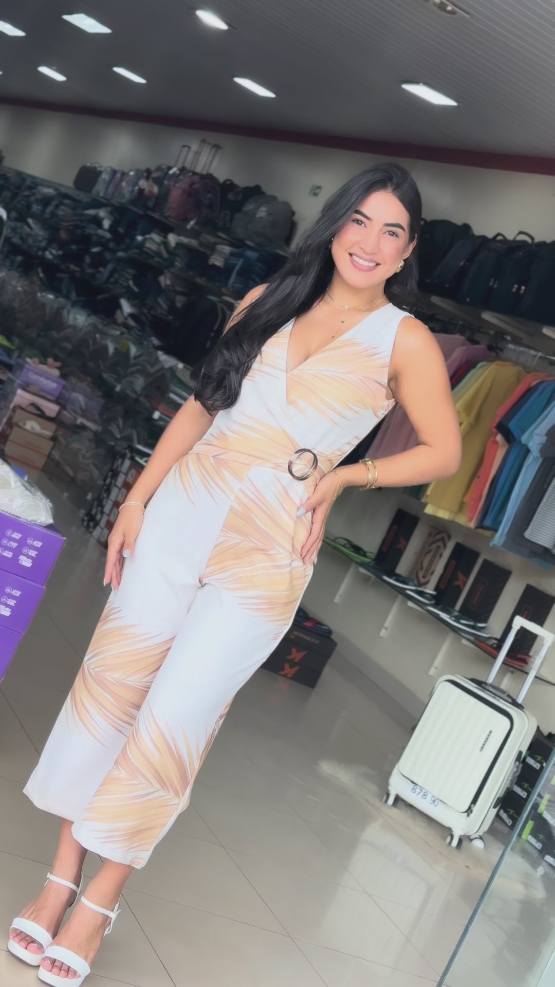Macacão feminino estampado folhas TAM: M