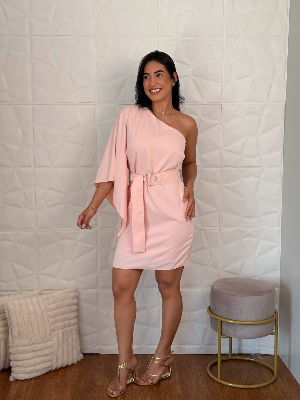 Vestido Curto Rosa de Um Ombro TAM: P