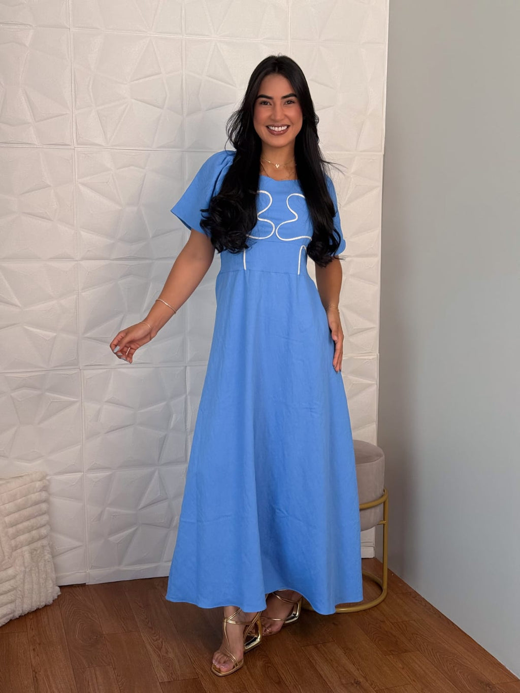 Vestido Longo Azul com Bordado Contrastante TAM: M